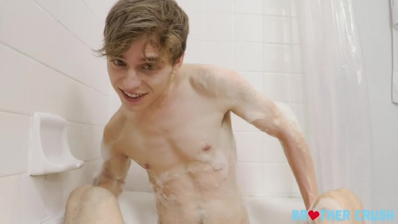 Crush porn video – Трахнул младшего брата в ванной [brother crush] squeaky clean zach brenton (720p) gay twink boy sex fuck