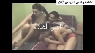 لبوة+مصرية+زانقها+فى+التوكتوك+و+صاحبه+بيصور+يضربها+على+طيزها mp4 ...