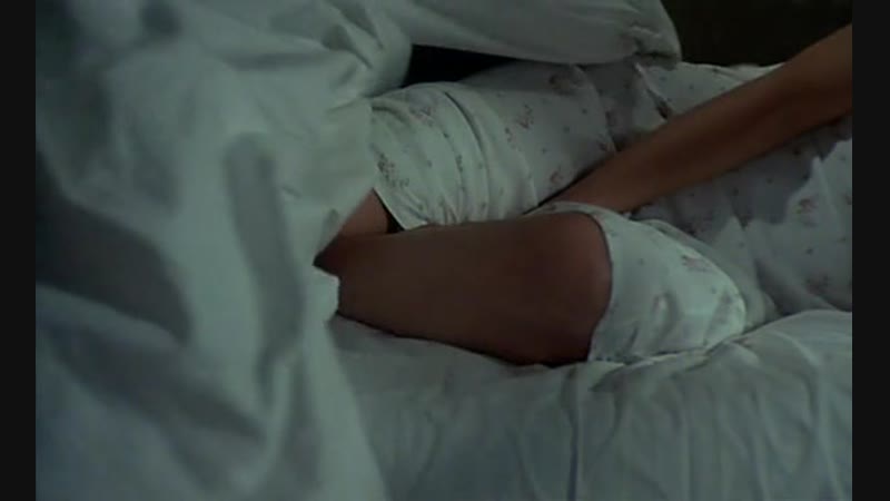 Увидел porn video – Сын рассматривает пизду спящей мамы (увидел писю матери, мама без трусов, лапает маму за пизду)