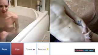 Молоденькая показала буфера, по вебкамере, омегле, сumet, skype ...